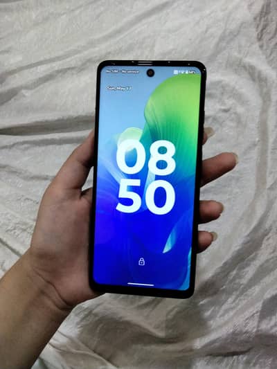New mobile hai use bhi nh Kiya bs majboori k wajy se bchna par raha