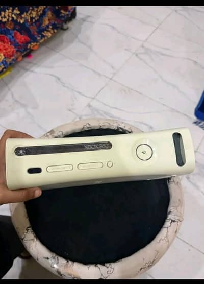 Xbox 360 White with two wireless controllers