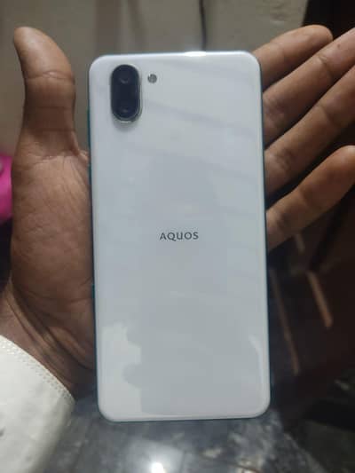 sharip aquos r3