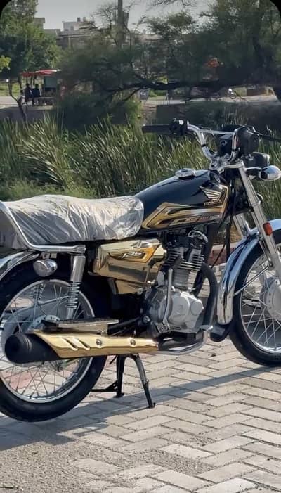 honda 125 self start black gold edition