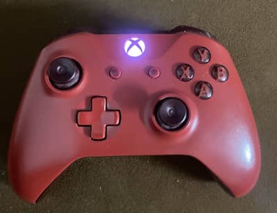 Xbox one 500gb with 2 controllers eith games