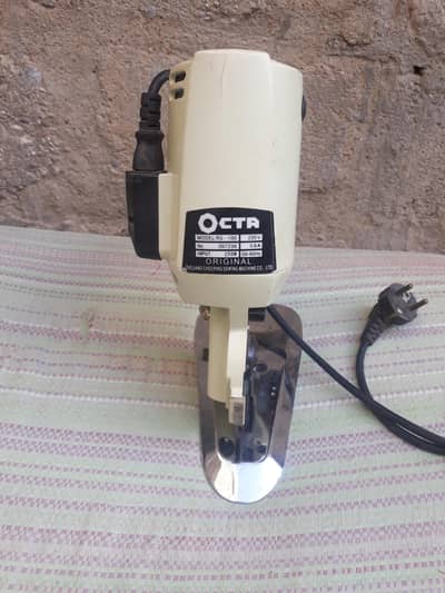 cloth cutting machin