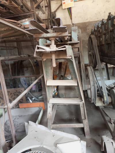 shutter gate press