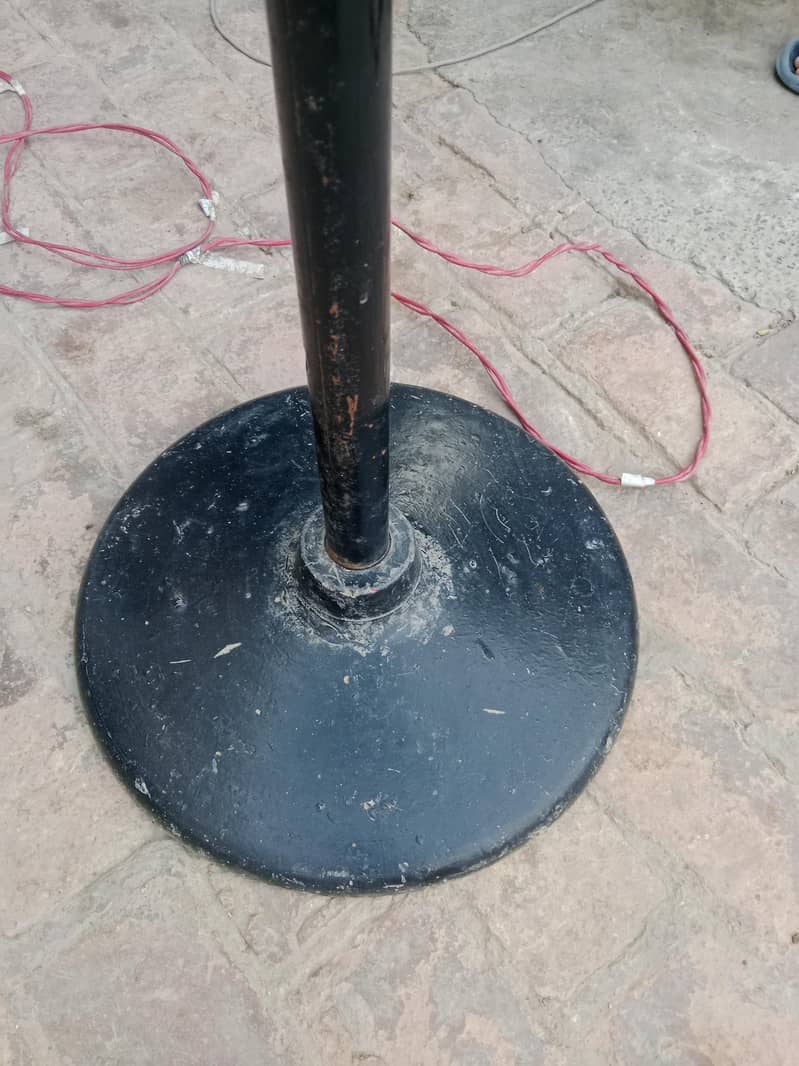 سولر پر چلنے والا پنکھا 1