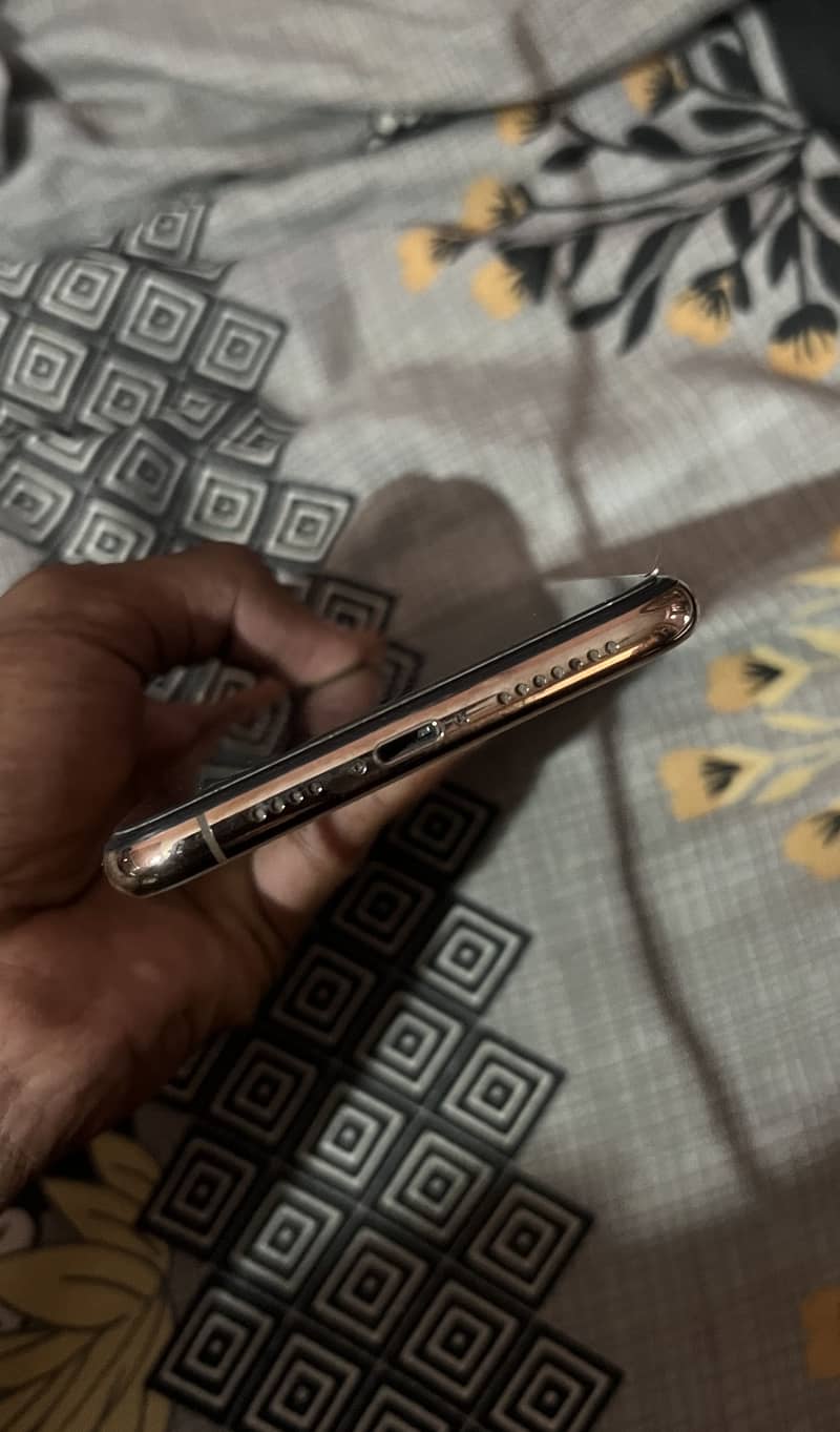 xs max 4