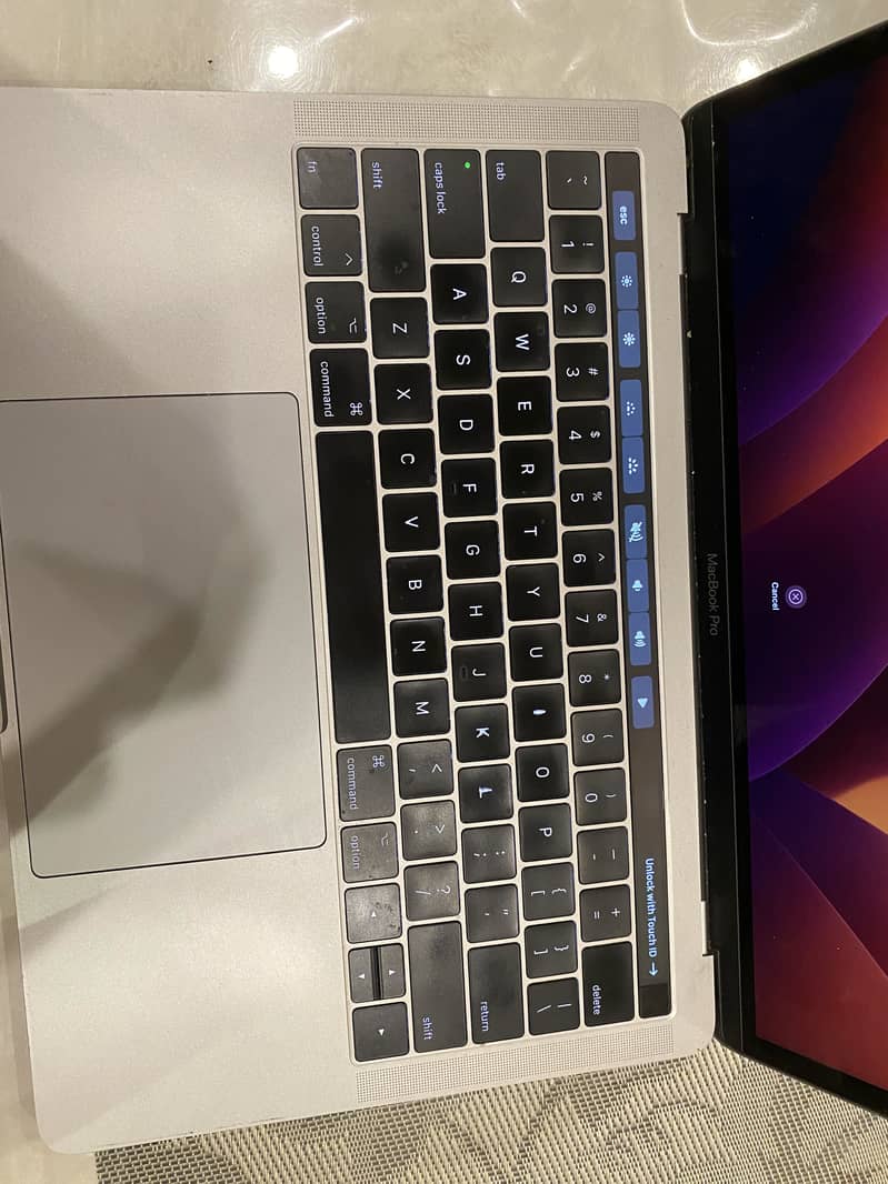 Macbook pro 2017 (touchbar) 2