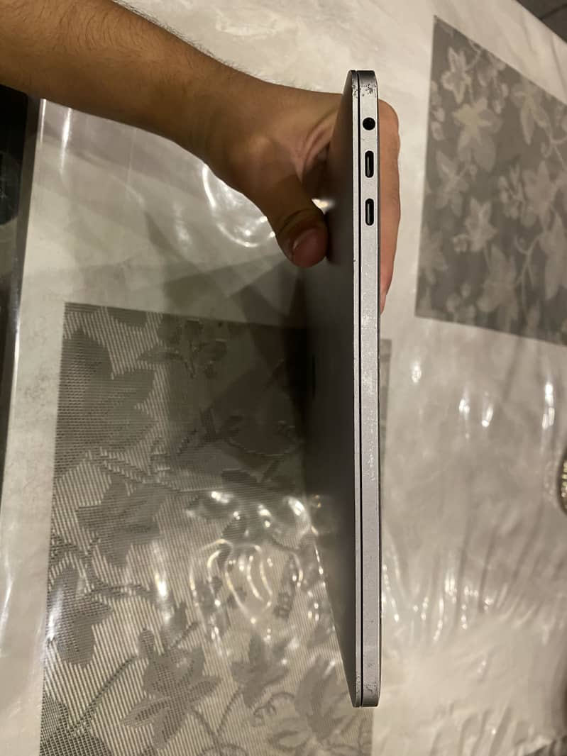 Macbook pro 2017 (touchbar) 4