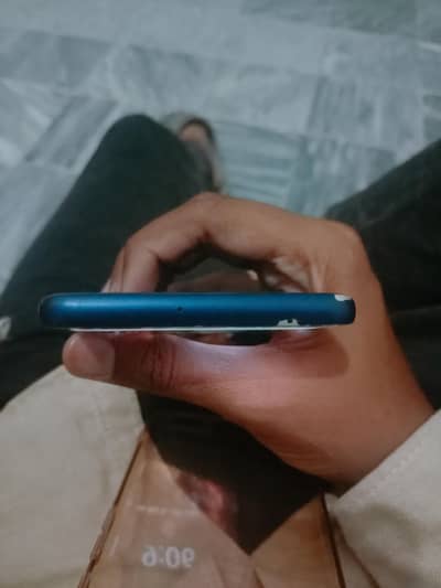 DOCOMO ARROWS F51-A 8/128  EXCHNAGE WITH GOOGLE OR IPHONE