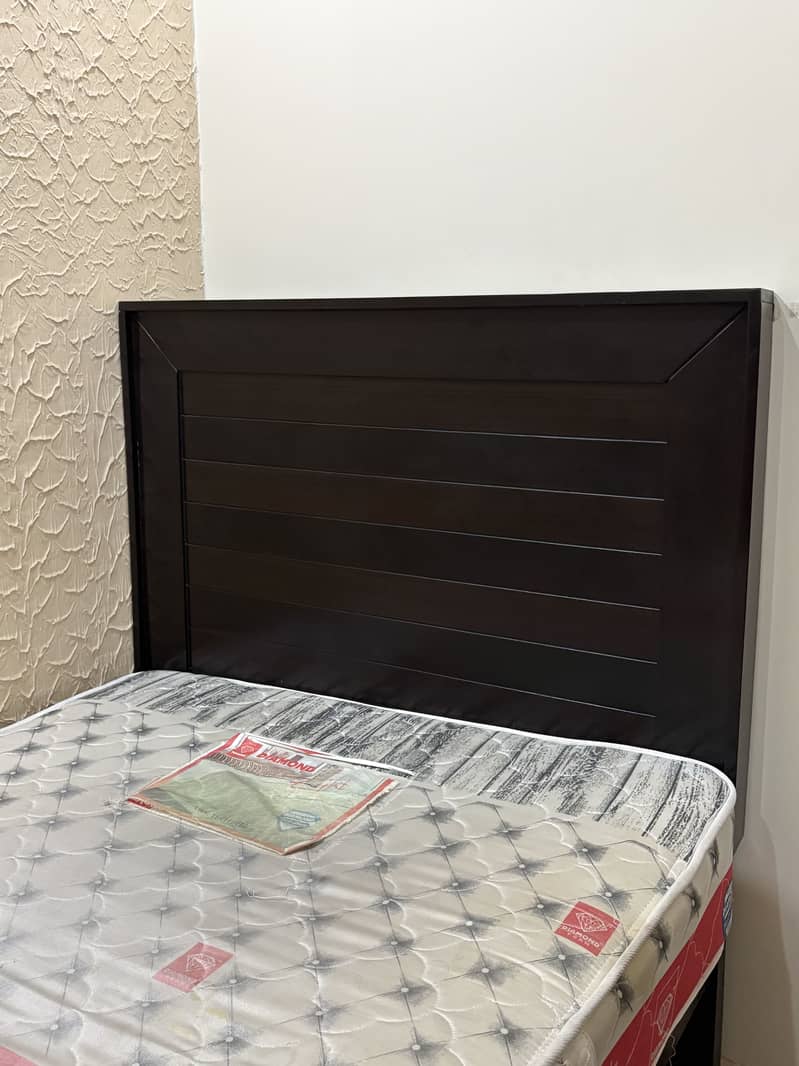 Single bed 0