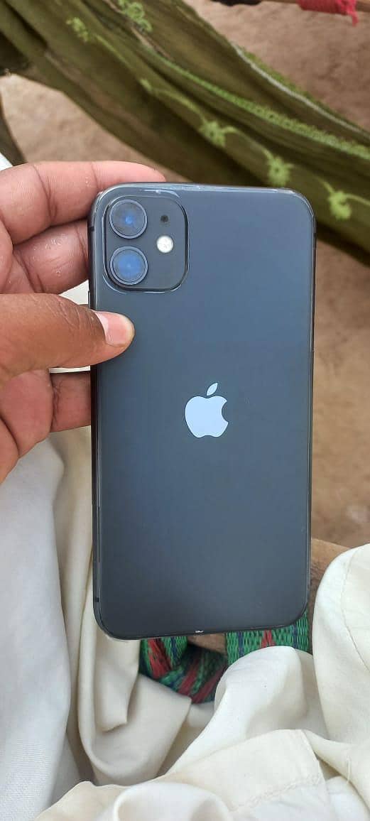 iPhone 11 3