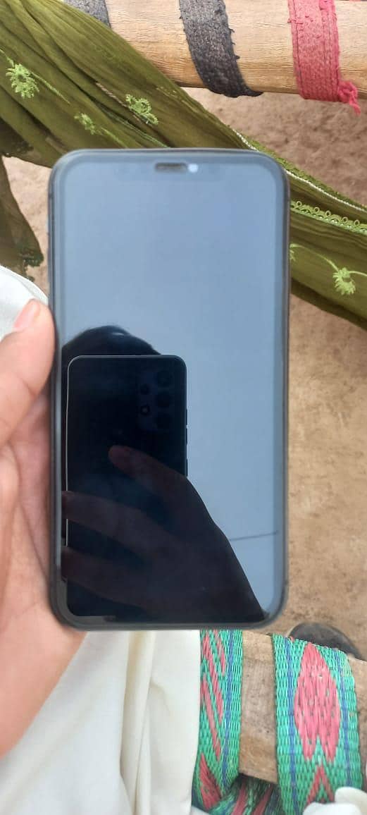 iPhone 11 4