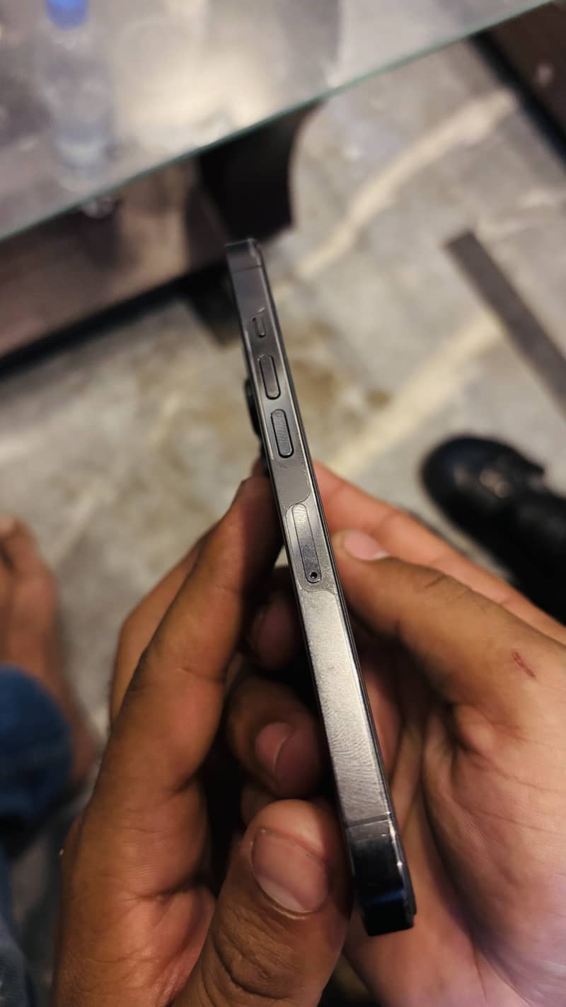 Apple iPhone 13 Pro 2