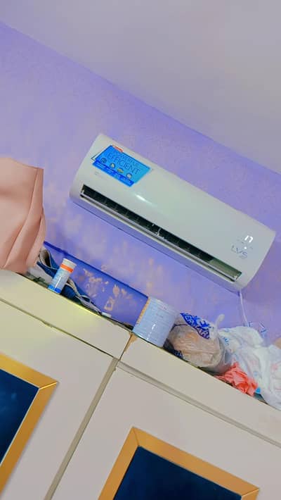 no inventer dawlance ac 1 year used new condition urgent sale