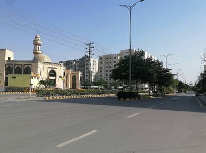 Stunning 12 Marla Flat In Askari 11 Available