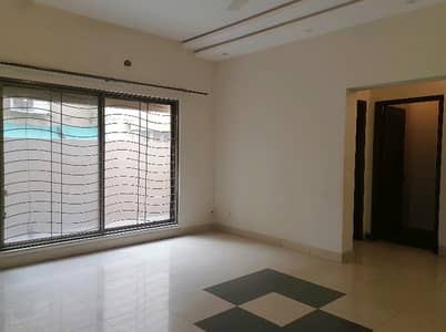 House Sized 10 Marla Is Available For sale In Askari 11