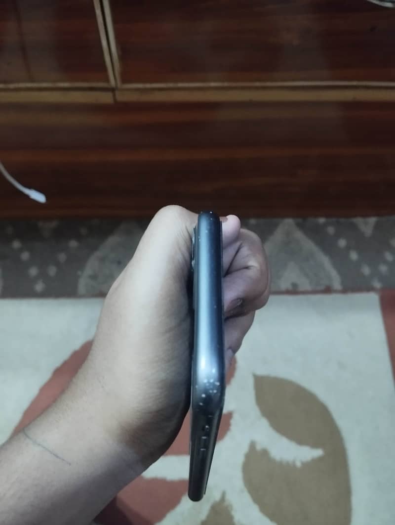 Apple iPhone 11 0