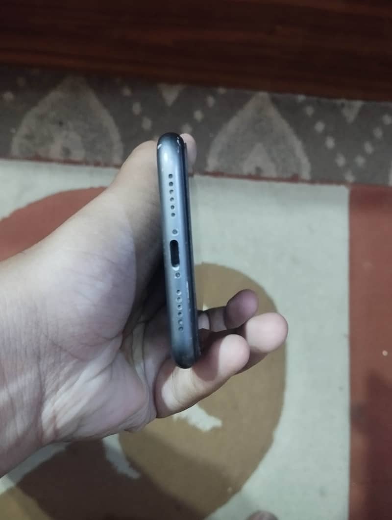 Apple iPhone 11 3