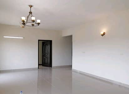 Stunning 12 Marla Flat In Askari 11 Available