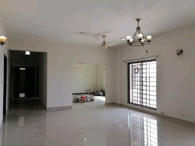 Stunning 12 Marla Flat In Askari 11 Available