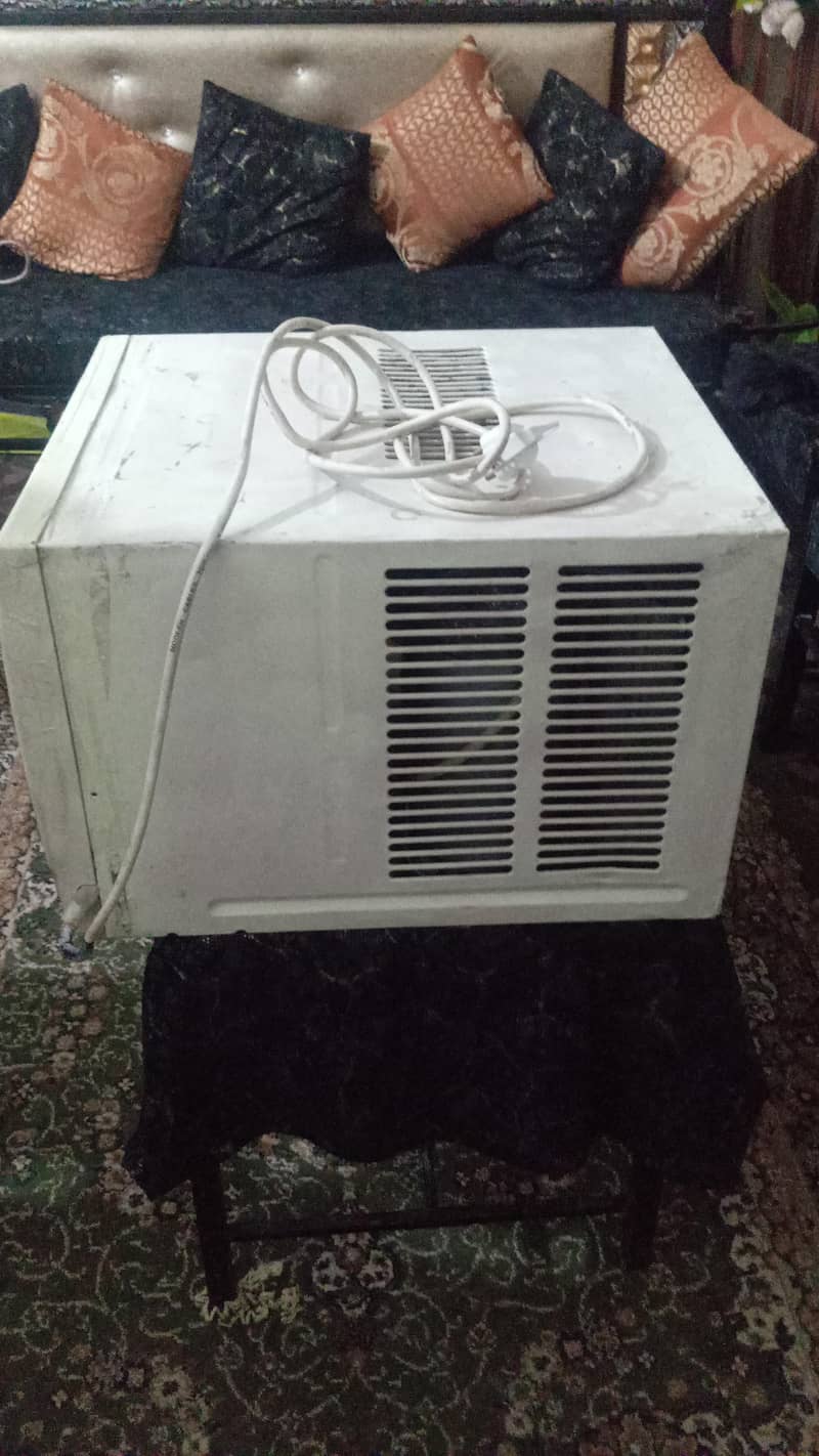 window AC 0