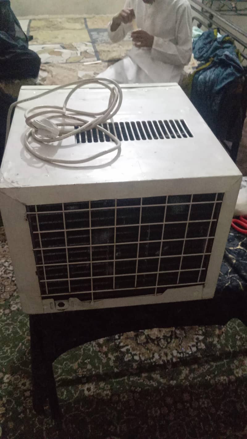 window AC 1