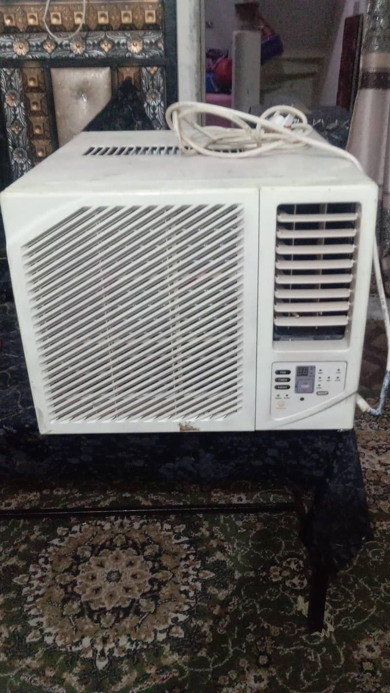 window AC 3