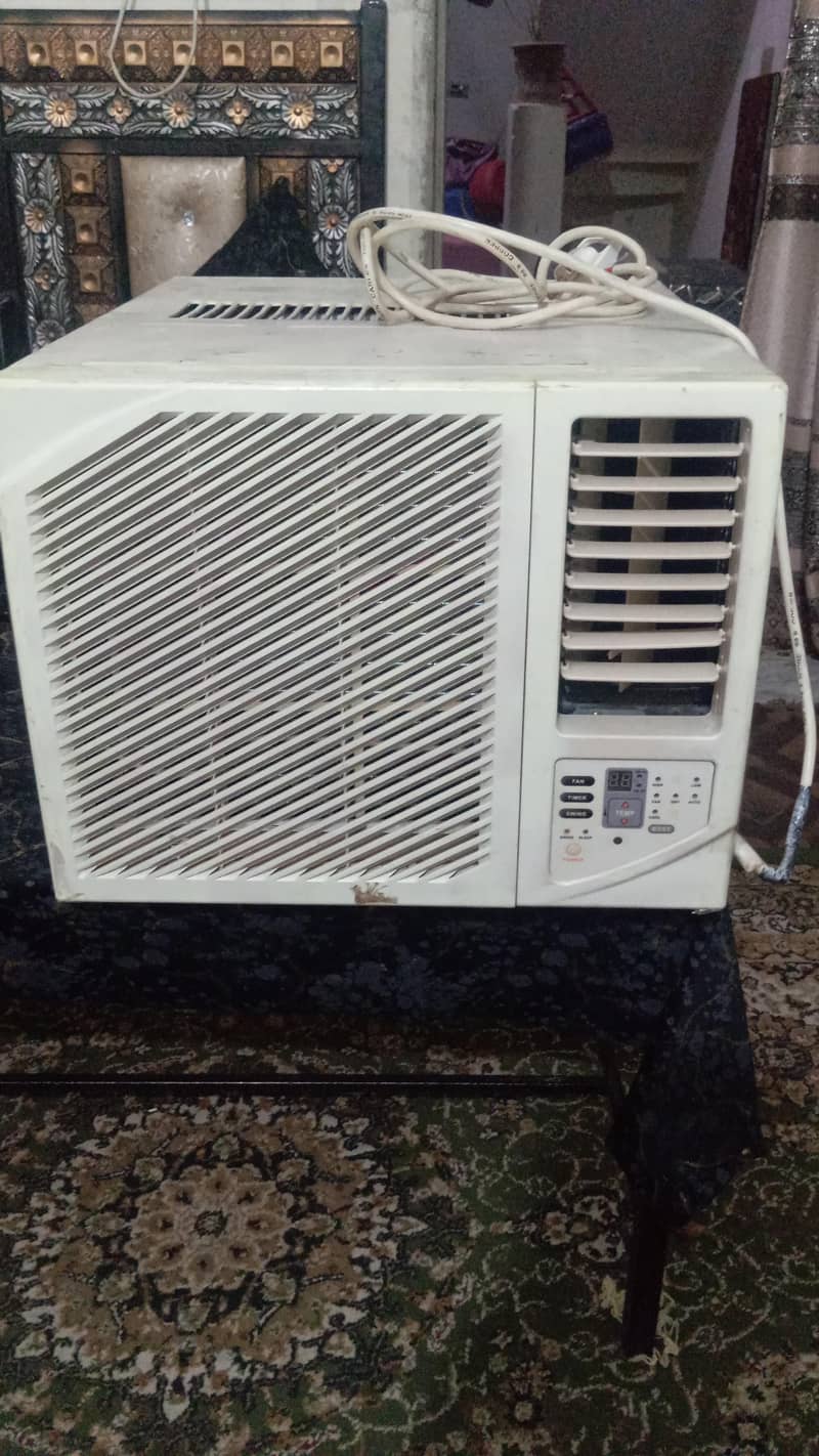 window AC 4