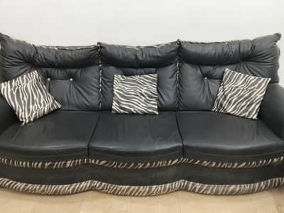 7 seater leathers sofa set for sale in a very reasonable price