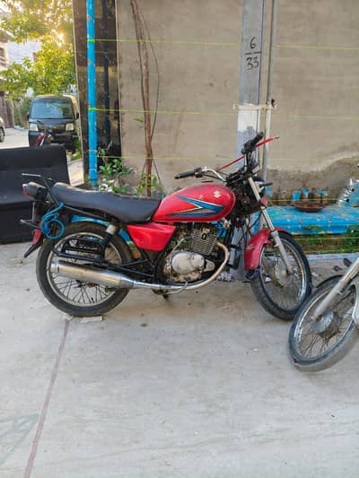 Suzuki GS 150 2014