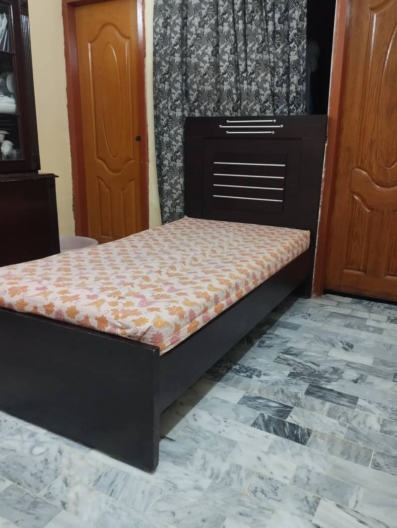 Single Bed 9/10 condition 1