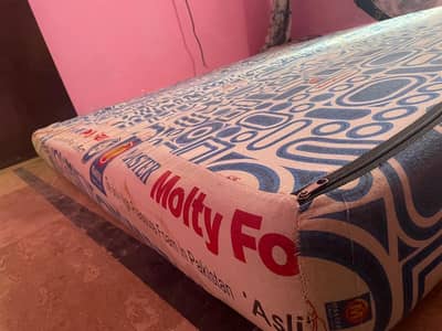Queen size mattres