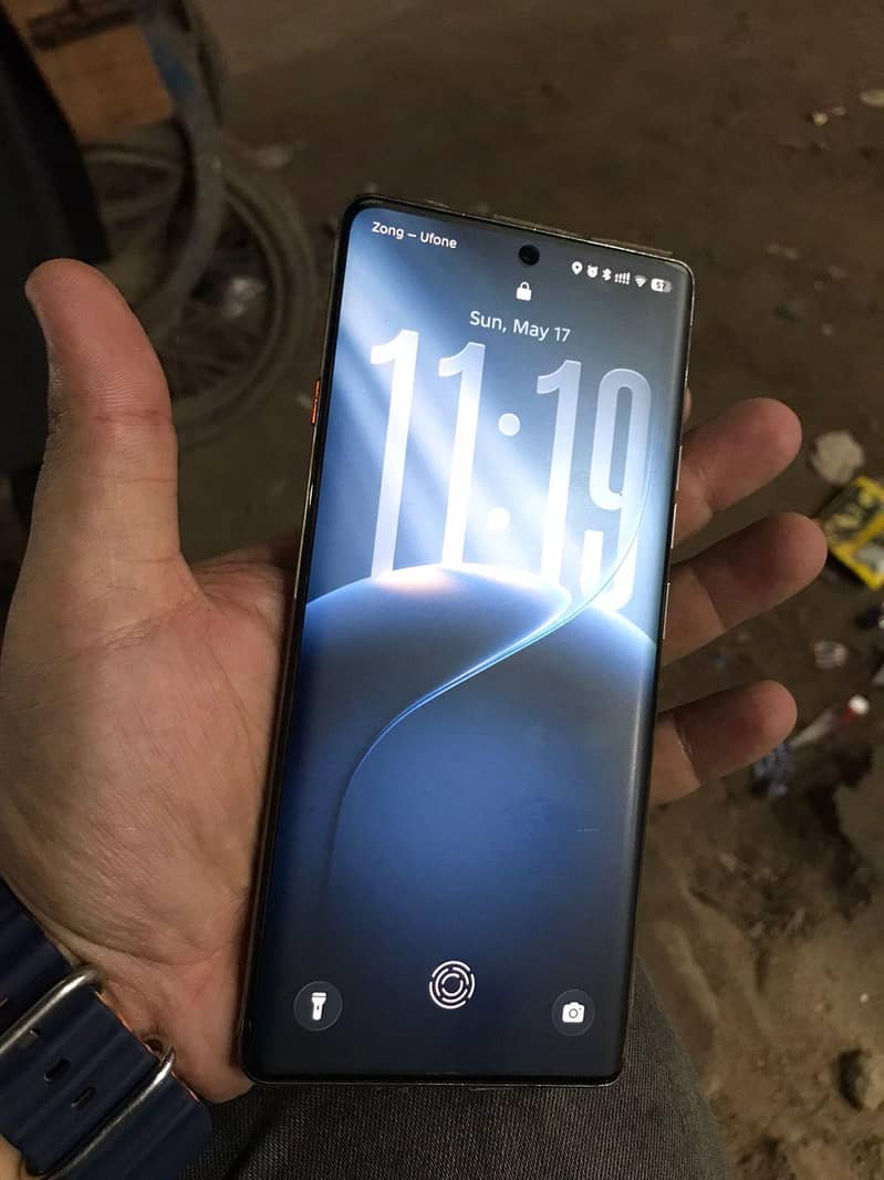 TECNO CAMON 40 PRO 1