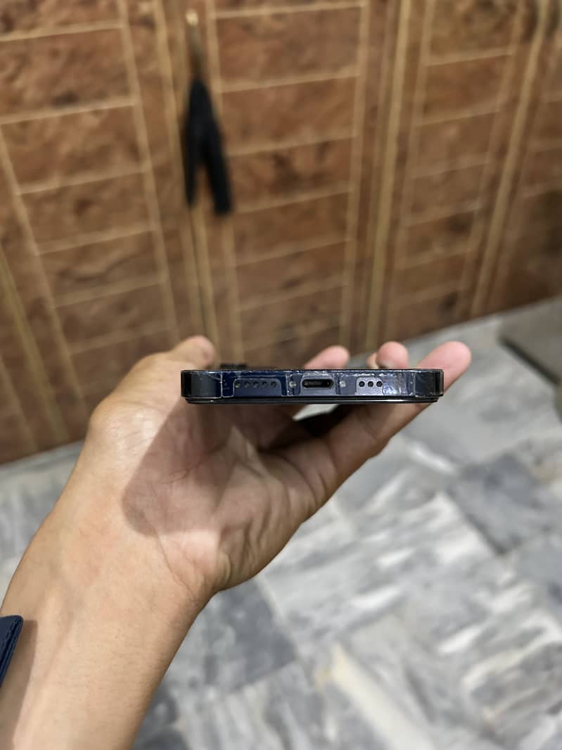 iPhone 12 JV 1