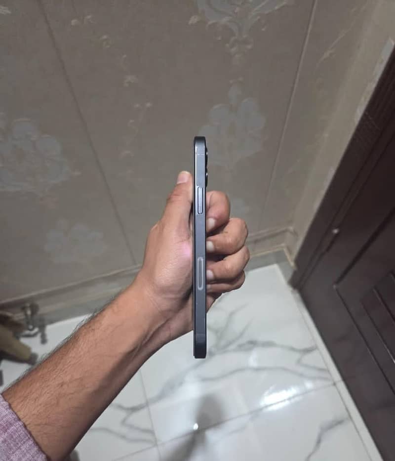 Apple iPhone 12 4