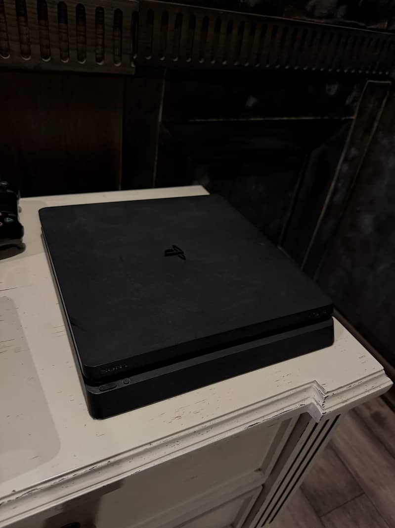 Ps4 slim 1