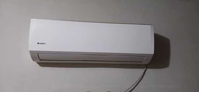 1 Ton Non-Inverter AC – Good Running Condition