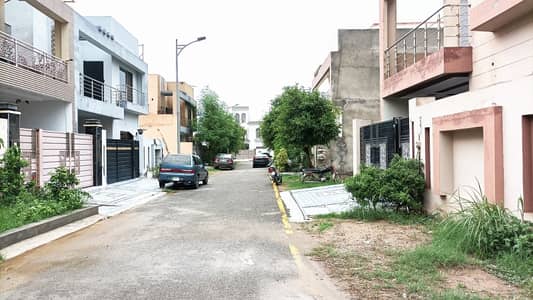 3 MARLA ONGROUND MOST BEAUTIFUL PRIME LOCATION RESIDENTIAL PLOT FOR SALE IN NEW LAHORE CITY PH 3 .