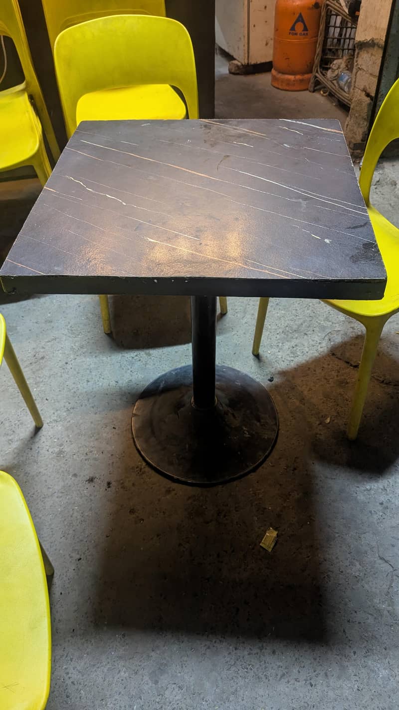 restaurant table 0