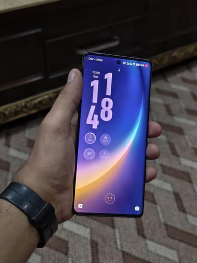vivo v40 12+12gb ram 256 gb rom with box and original charger
