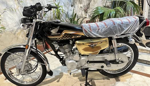 Honda CG 125 SE Gold For Sale 2023/24 All punjab number Fresh bike