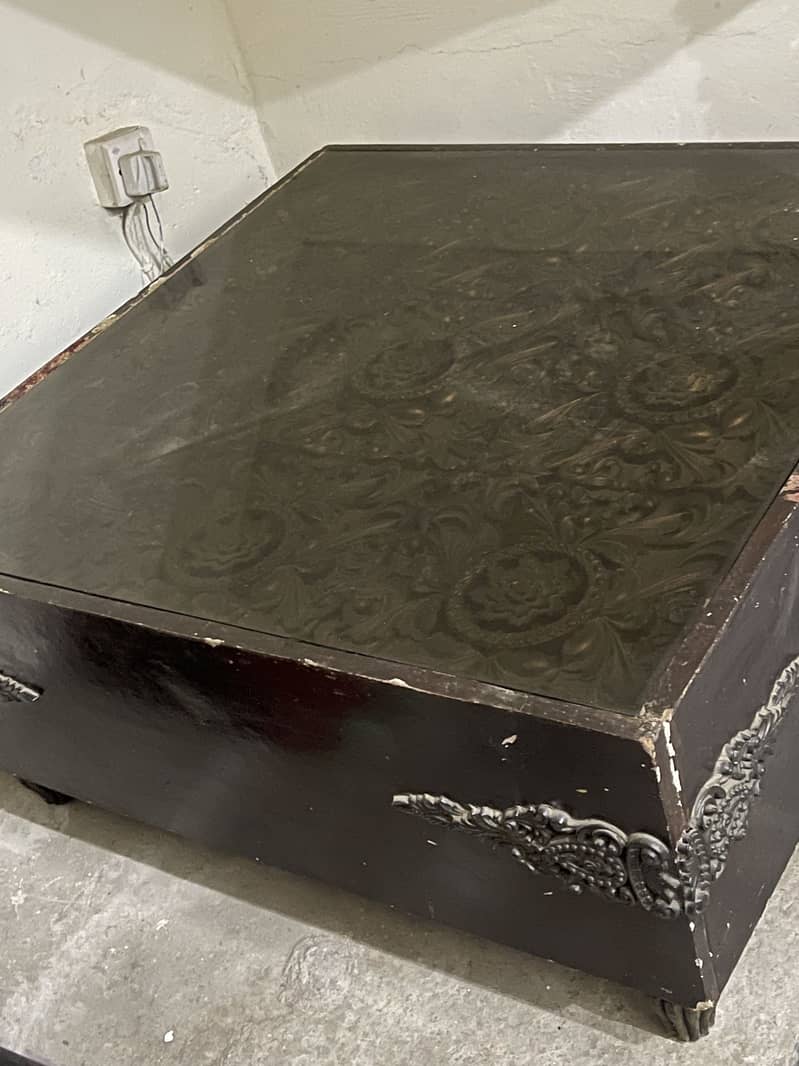 Centre table 0