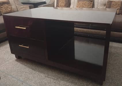 Center table with two drawers