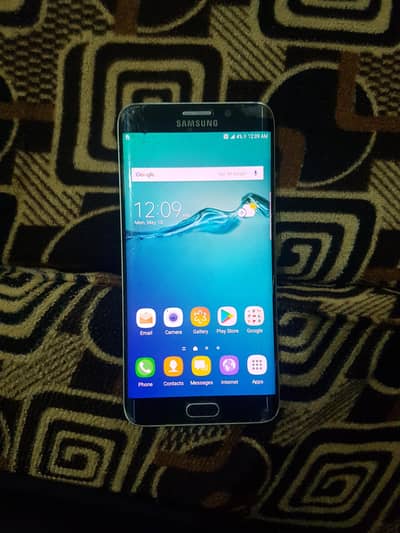 Samsung S6 Edge Plus.