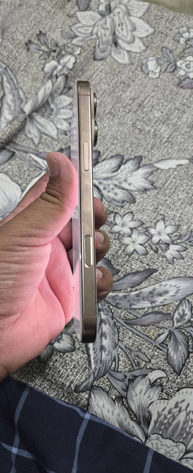 iPhone 16 pro max 3