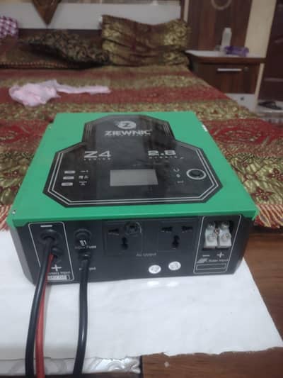 ZIEWNIC 2.8KVA Hybrid Solar Inverter 24V Pure Sine Wave