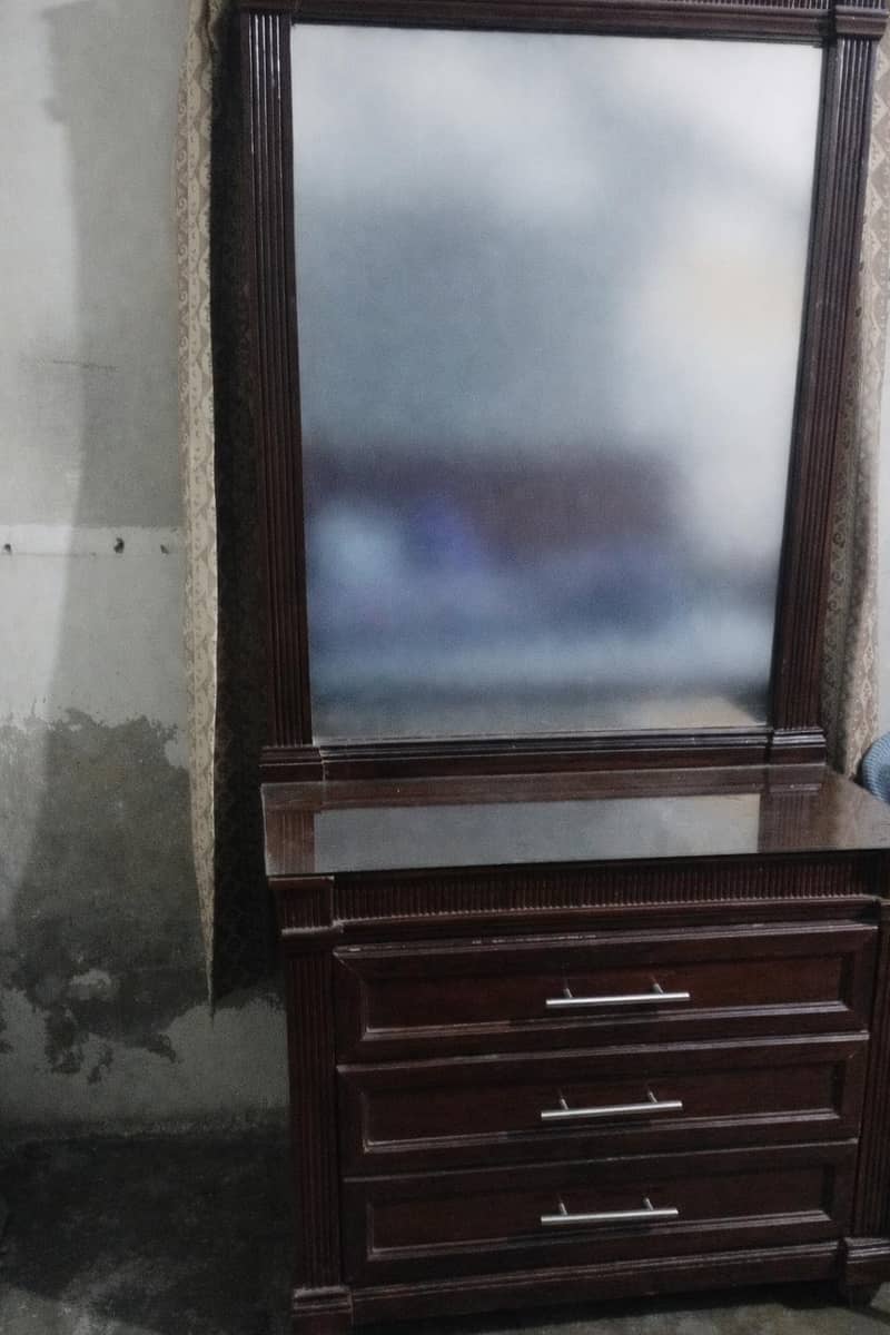 Dressing table 0