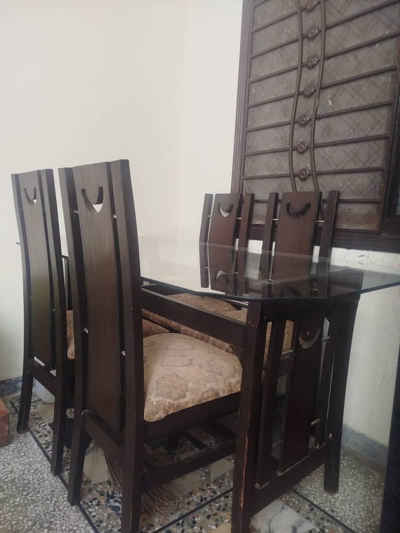 Dining table & chairs 0