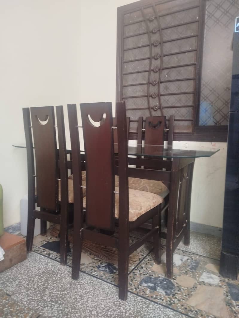 Dining table & chairs 4