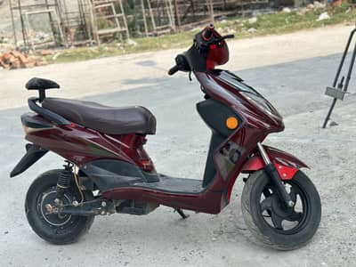 YJ FUTURE Mehran Scooty