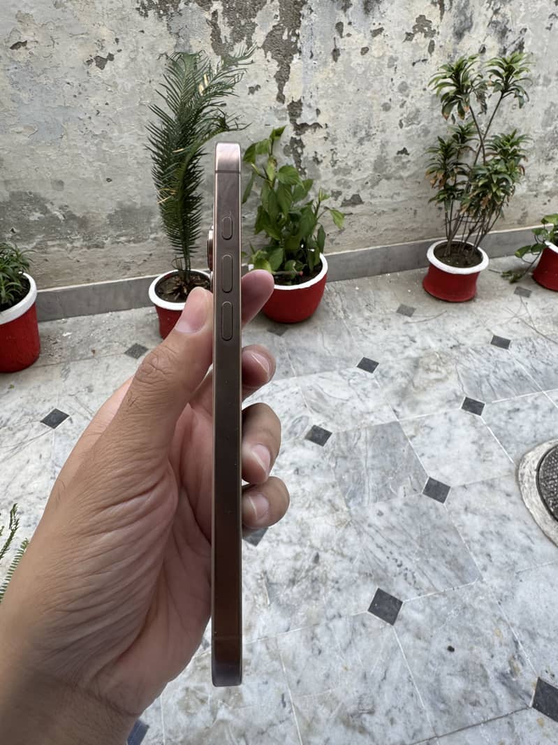 Iphone 16 pro max 3